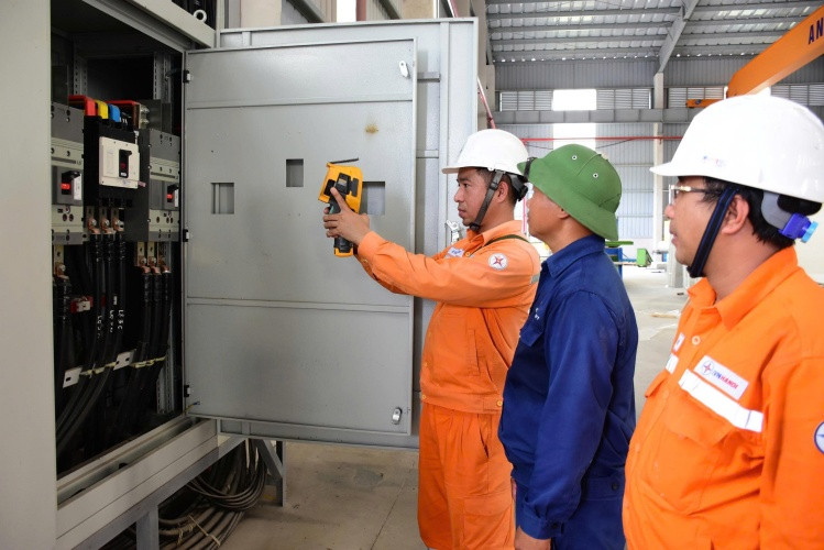 Các cơ sở sản xuất, kinh doanh cần thường xuyên kiểm tra hệ thống điện để kịp thời phát hiện và xử lý các hư hỏng Các cơ sở sản xuất, kinh doanh cần thường xuyên kiểm tra hệ thống điện để kịp thời phát hiện và xử lý các hư hỏng