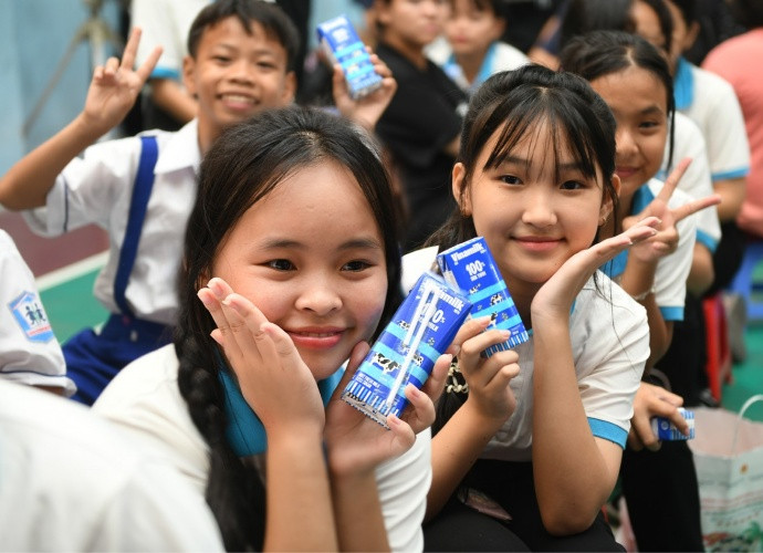 Nụ cười của các em nhỏ tại Làng trẻ em SOS Bến Tre khi nhận những món quà từ Vinamilk và chương trình Nụ cười của các em nhỏ tại Làng trẻ em SOS Bến Tre khi nhận những món quà từ Vinamilk và chương trình