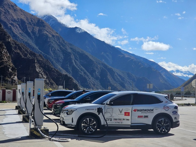 Việc sạc pin tại Trung Quốc không còn gây khó khăn cho các chủ xe VF 8. Việc sạc pin tại Trung Quốc không còn gây khó khăn cho các chủ xe VF 8.