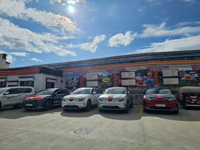 4 chiếc VF 8 vẫn hoạt động bình thường dù ở điều kiện thời tiết -5 độ C 4 chiếc VF 8 vẫn hoạt động bình thường dù ở điều kiện thời tiết -5 độ C