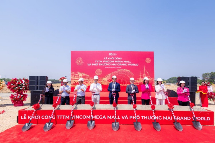 Công trình được khởi công sáng 8/10/2024, cho thấy tốc độ triển khai thần tốc hạ tầng và tiện ích tại Vinhomes Global Gate.