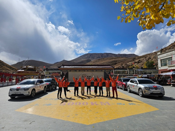 Đoàn VF 8 đã chinh phục cột mốc 5.000km của cao tốc G318 – một trong những tuyến cao tốc đẹp nhất thế giới. Đoàn VF 8 đã chinh phục cột mốc 5.000km của cao tốc G318 – một trong những tuyến cao tốc đẹp nhất thế giới.