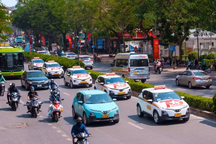 Từ nay, khách hàng của bốn hãng taxi Thanh Nga, Bắc Á, Quê Lụa và Long Biên có thể đặt xe điện ngay trên ứng dụng Xanh SM Từ nay, khách hàng của bốn hãng taxi Thanh Nga, Bắc Á, Quê Lụa và Long Biên có thể đặt xe điện ngay trên ứng dụng Xanh SM