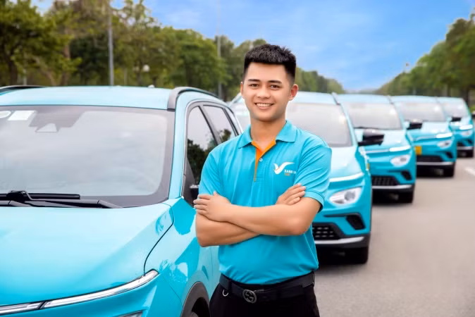 Tài xế taxi của Xanh SM được ký hợp đồng lao động chính thức, hưởng thu nhập cao lên đến 25-30 triệu đồng /tháng, cùng nhiều chế độ đãi ngộ tốt so với thị trường