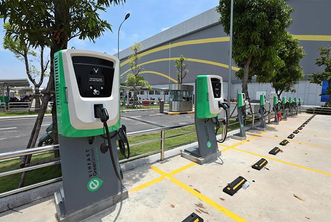 Trụ sạc VinFast sử dụng công nghệ theo tiêu chuẩn quốc tế. Trụ sạc VinFast sử dụng công nghệ theo tiêu chuẩn quốc tế.