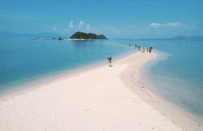 Trải nghiệm đi giữa biển vô cùng độc đáo tại Hòn Khô (Ảnh: Internet)