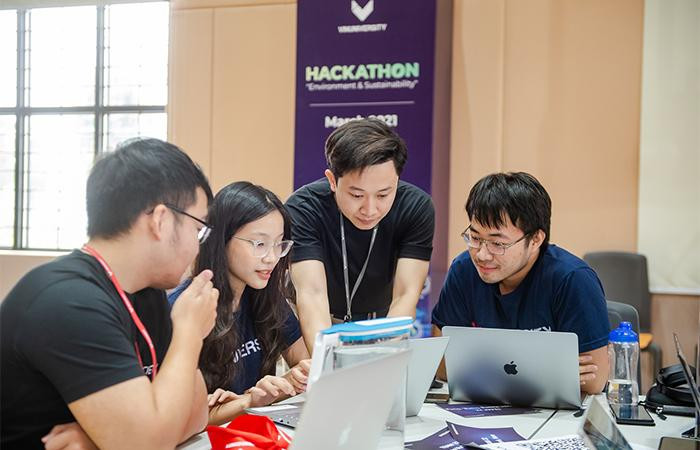 Sinh viên VinUni được truyền cảm hứng nghiên cứu khoa học, thúc đẩy tư duy kiến tạo giải pháp cho những vấn đề lớn của xã hội thông qua các cuộc thi Hackathon Sinh viên VinUni được truyền cảm hứng nghiên cứu khoa học, thúc đẩy tư duy kiến tạo giải pháp cho những vấn đề lớn của xã hội thông qua các cuộc thi Hackathon