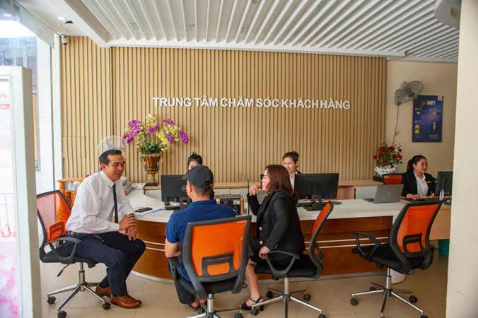 VP Tổng Đại lý Ba Đồn Prudential Quảng Bình thăm hỏi và hỗ trợ gia đình chị Tâm hoàn tất thủ tục nhận quyền lợi