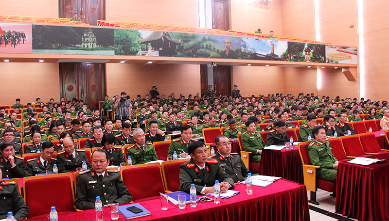 Hội nghị tập huấn việc thực hiện các quy định của pháp luật trong công tác tiếp nhận phân loại, giải quyết đơn khiếu nại, tố cáo, kiến nghị phản ánh trong Công an nhân dân được CATP Hà Nội tổ chức vào sáng nay 27-11