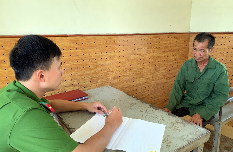 Hứa Văn Lang tại cơ quan Công an Hứa Văn Lang tại cơ quan Công an