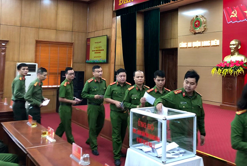 100% CBCS Công an quận tham gia Lễ phát động