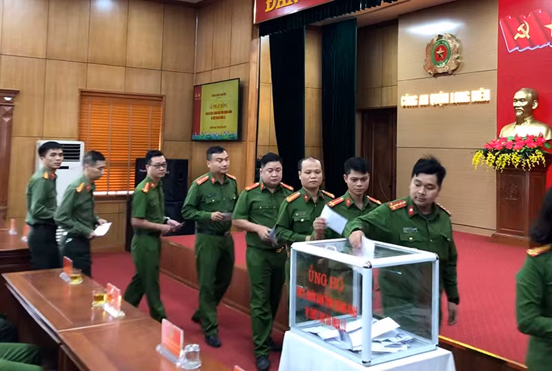 100% CBCS Công an quận tham gia Lễ phát động