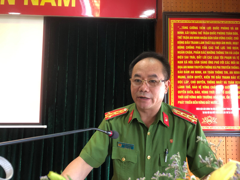 Đại tá Nguyễn Thanh Tùng, Phó Giám đốc CATP Hà Nội phát biểu tại buổi trao Quyết định của Bộ trưởng Bộ Công an về việc thăng cấp bậc hàm đối vói Thượng tá Trần Văn Hóa Đại tá Nguyễn Thanh Tùng, Phó Giám đốc CATP Hà Nội phát biểu tại buổi trao Quyết định của Bộ trưởng Bộ Công an về việc thăng cấp bậc hàm đối vói Thượng tá Trần Văn Hóa