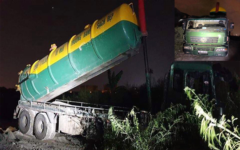 Chiếc xe ô tô mang BKS: 29H - 110.00 mang lô gô "Vì môi trường xanh sạch đẹp" được các đối tượng vận hành đổ trộm chất thải xuống khu vực trạm trộn bê tông An Khánh, bị lực lượng chức năng bắt quả tang Chiếc xe ô tô mang BKS: 29H - 110.00 mang lô gô "Vì môi trường xanh sạch đẹp" được các đối tượng vận hành đổ trộm chất thải xuống khu vực trạm trộn bê tông An Khánh, bị lực lượng chức năng bắt quả tang