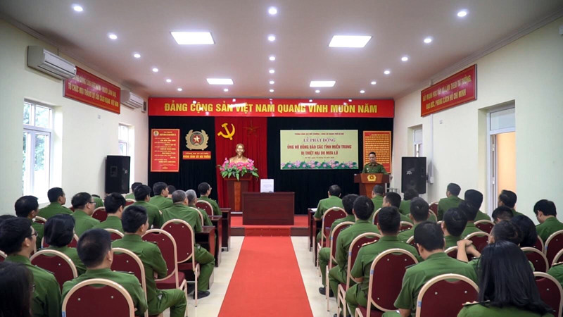 Ngoài CBCS của Phòng Cảnh sát môi trường tham gia ủng hộ, quyên góp thì một số nhà hảo tâm khi biết thông tin cũng đã tham gia ủng hộ