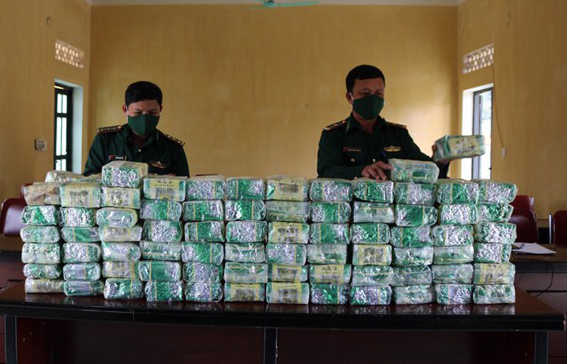 Lực lượng chức năng tiến hành đưa toàn bộ số tang vật thu giữ trong rừng về Đồn Biên phòng Cửa khẩu Thanh Thủy để tiếp tục xác minh, làm rõ Lực lượng chức năng tiến hành đưa toàn bộ số tang vật thu giữ trong rừng về Đồn Biên phòng Cửa khẩu Thanh Thủy để tiếp tục xác minh, làm rõ