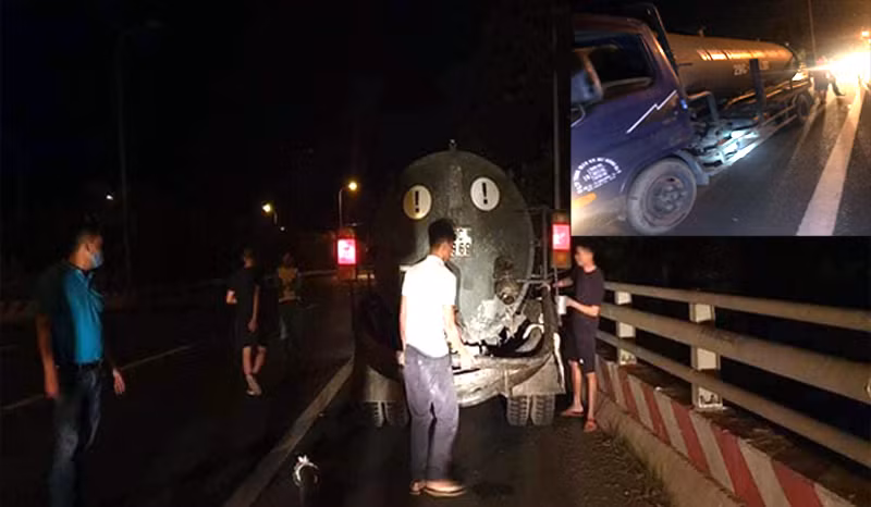 Chiếc xe bồn BKS: 29C - 049.69, mang lô gô của Công ty TNHH MTV VSMT Đống Đa được các đối tượng vận hành đổ trộm chất thải ngay trên cầu Đào Nguyên