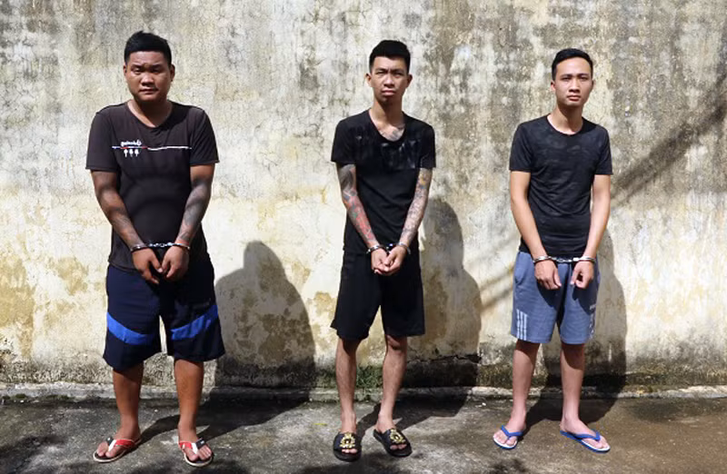 Các đối tượng Tuấn, Khanh và Thái tại cơ quan Công an Các đối tượng Tuấn, Khanh và Thái tại cơ quan Công an