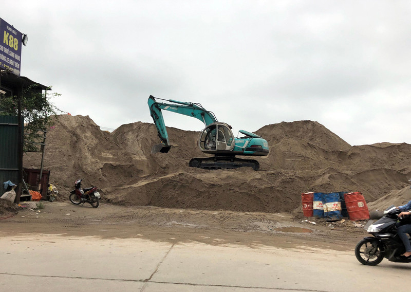 CAQ Hai Bà Trưng 'xóa' 3 bến bãi tập kết, trung chuyển kinh doanh vật liệu xây dựng trái phép CAQ Hai Bà Trưng 'xóa' 3 bến bãi tập kết, trung chuyển kinh doanh vật liệu xây dựng trái phép