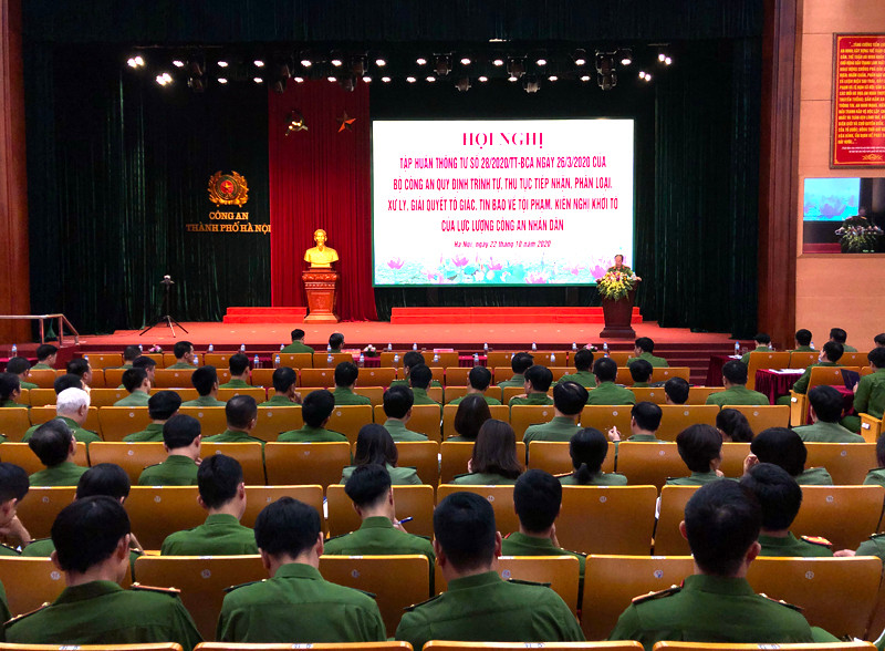 Hội nghị tập huấn với sự tham gia đông đảo của các đồng chí Thủ trưởng, Phó Thủ trưởng, Điều tra viên, cán bộ điều tra thuộc các Cơ quan điều tra, Trưởng, Phó trưởng, cán bộ thuộc cơ quan được giao nhiệm vụ tiến hành một số hoạt động điều tra và Công an các phường, xã, thị trấn, Đồn Công an thuộc CATP Hội nghị tập huấn với sự tham gia đông đảo của các đồng chí Thủ trưởng, Phó Thủ trưởng, Điều tra viên, cán bộ điều tra thuộc các Cơ quan điều tra, Trưởng, Phó trưởng, cán bộ thuộc cơ quan được giao nhiệm vụ tiến hành một số hoạt động điều tra và Công an các phường, xã, thị trấn, Đồn Công an thuộc CATP