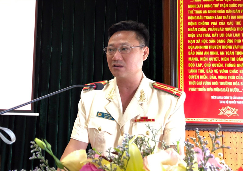 Thượng tá Trần Văn Hóa - Chánh Văn phòng Cơ quan CSĐT - CATP Hà Nội phát biểu tại buổi lễ Thượng tá Trần Văn Hóa - Chánh Văn phòng Cơ quan CSĐT - CATP Hà Nội phát biểu tại buổi lễ