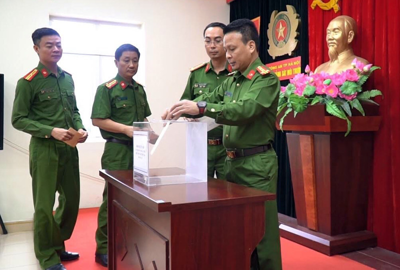 Ngoài số tiền ủng hộ 1/2 ngày lương theo Kế hoạch của CATP thì CBCS Phòng Cánh sát môi trường còn tiếp tục ủng hộ theo kế hoạch của đơn vị