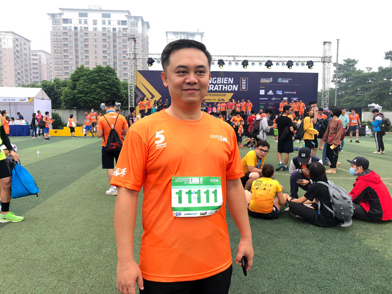 Giải chạy không chỉ thu hút các VĐV chuyên nghiệp mà ngay cả cán bộ công chức đam mê môn điền kinh này cũng tham gia thường xuyên