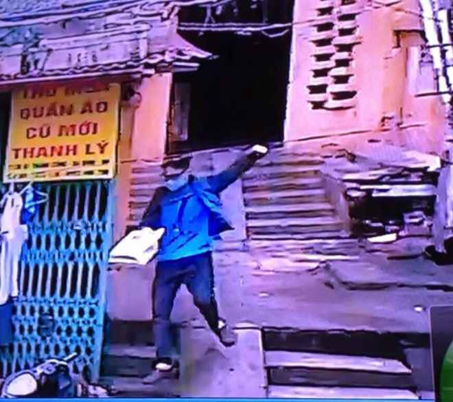 Địa điểm Trường hẹn người giao hàng đến giao dịch luôn có lối thoát hậu