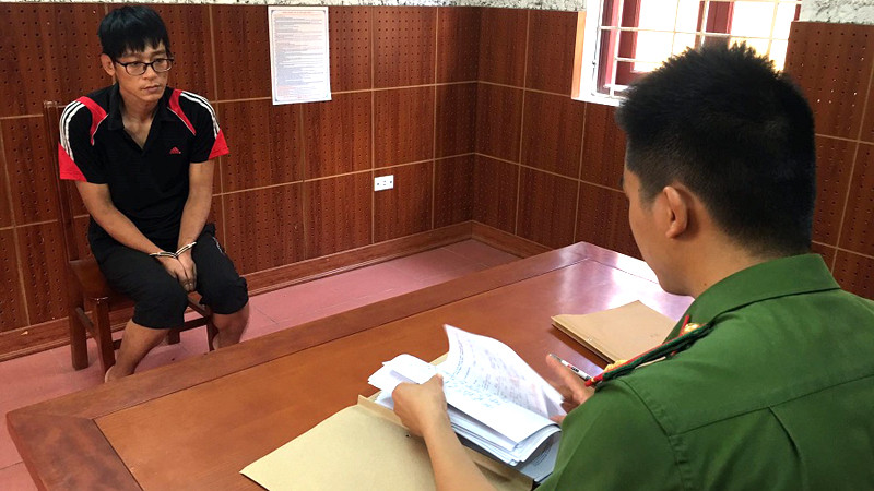 Đối tượng Hà Quý Tùng tại cơ quan công an