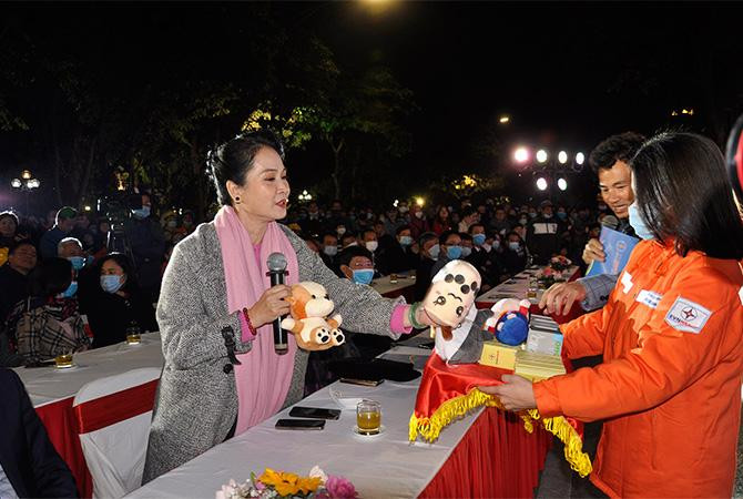 Nghệ sỹ nhân dân Lan Hương cùng tham gia chương trình.