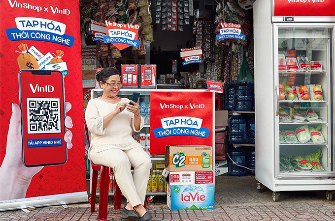 VinShop tăng trưởng ấn tượng, hứa hẹn tạo đột phá với kênh bán lẻ truyền thống là các cửa hàng tạp hóa. VinShop tăng trưởng ấn tượng, hứa hẹn tạo đột phá với kênh bán lẻ truyền thống là các cửa hàng tạp hóa.