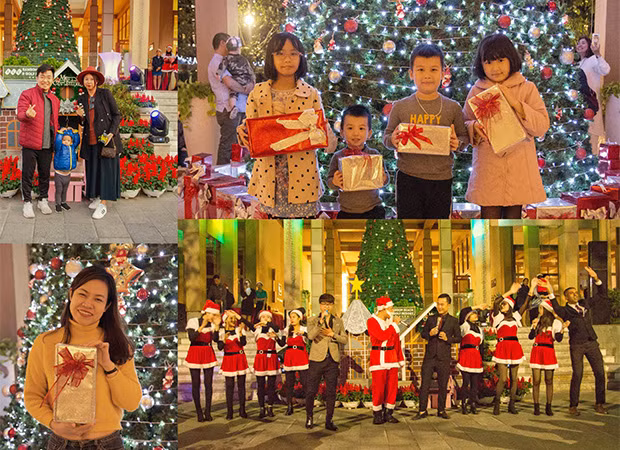 Du khách rạng rỡ check-in trong không gian đậm chất Giáng sinh tại FLC Sầm Sơn với những món quà từ ông già Noel.