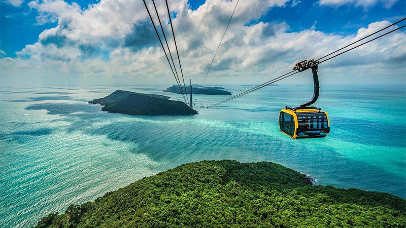 Khung cảnh biển trời đẹp tựa thiên đường nhìn từ cabin cáp treo Hòn Thơm Khung cảnh biển trời đẹp tựa thiên đường nhìn từ cabin cáp treo Hòn Thơm