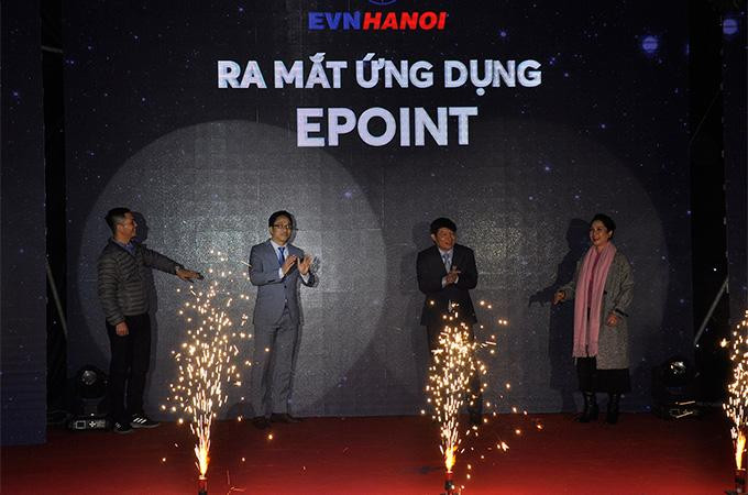 Các đại biểu khởi động ứng dụng Epoint