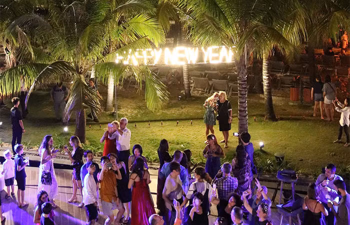 Đón Năm mới tại bãi Kem bên khu nghỉ dưỡng Premier Residences Phu Quoc Emerald Bay