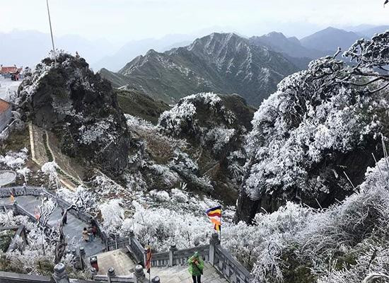 “Đón băng tuyết” tại Sa Pa (Ảnh vietravel.com) “Đón băng tuyết” tại Sa Pa (Ảnh vietravel.com)