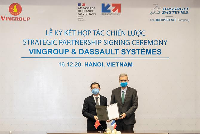 Ông Nguyễn Việt Quang - Phó Chủ tịch HĐQT kiêm Tổng giám đốc Tập đoàn Vingroup (bên trái) ký Biên bản ghi nhớ hợp tác chiến lược với Tập đoàn Dassault Systèmes dưới sự chứng kiến của Ngài Nicolas Warnery - Đại sứ Pháp tại Việt Nam (bên phải) Ông Nguyễn Việt Quang - Phó Chủ tịch HĐQT kiêm Tổng giám đốc Tập đoàn Vingroup (bên trái) ký Biên bản ghi nhớ hợp tác chiến lược với Tập đoàn Dassault Systèmes dưới sự chứng kiến của Ngài Nicolas Warnery - Đại sứ Pháp tại Việt Nam (bên phải)