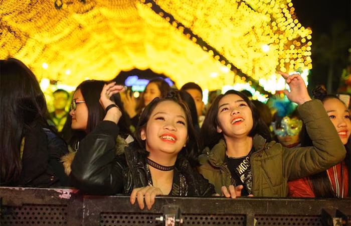 Hòa mình vào các giai điệu, “quẩy” cực sung chào đón năm mới