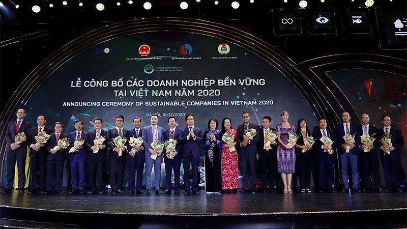 Phó Chủ tịch nước Đặng Thị Ngọc Thịnh trao hoa chúc mừng cho Top các Doanh nghiệp bền vững của Việt Nam năm 2020 Phó Chủ tịch nước Đặng Thị Ngọc Thịnh trao hoa chúc mừng cho Top các Doanh nghiệp bền vững của Việt Nam năm 2020