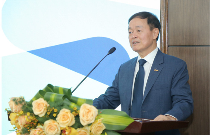 Thượng tướng Lê Hữu Đức – Chủ tịch HĐQT MB bày tỏ sự ngưỡng mộ trước mục tiêu trước năm 2030 sẽ đạt top 200 trường đại học tốt nhất thế giới của Đại học Quốc gia Hà Nội