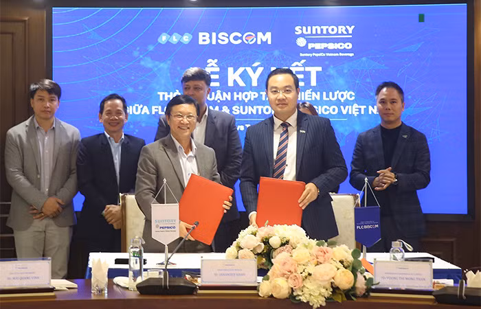 FLC Biscom và Suntory PepsiCo Vietnam ký hợp tác quảng cáo trên các sân golf do FLC Biscom quản lý FLC Biscom và Suntory PepsiCo Vietnam ký hợp tác quảng cáo trên các sân golf do FLC Biscom quản lý