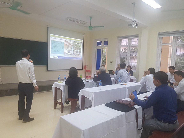 Ông Nguyễn Đăng Thiện trình bày nội dung bài giảng