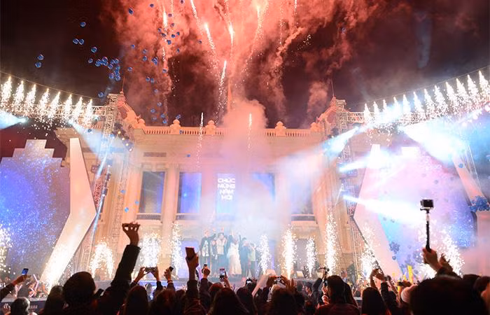 Không khí sôi động, hoành tráng tại những bữa tiệc Countdown