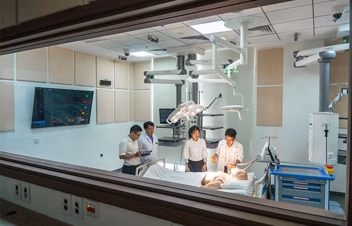 VinUni đang được biết đến là một trong những trường đại học hiện đại, đồng bộ hàng đầu khu vực với hàng ngàn tỷ đồng đầu tư cho cơ sở vật chất, trang thiết bị giảng dạy