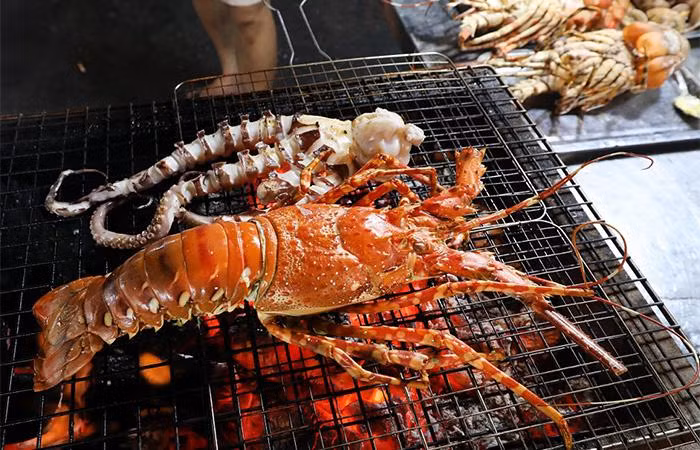 Ẩm thực hấp dẫn tại nhà hàng Thế giới buffet trong Công viên châu Á