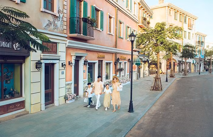 Những con phố mua sắm tại thị trấn Địa Trung Hải Sun Premier Village Primavera