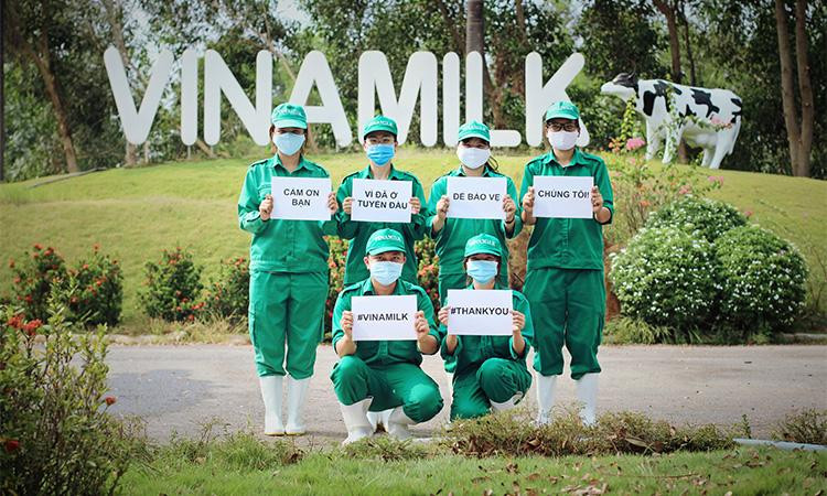 Nhân viên Vinamilk được khuyến khích tham gia vào các hoạt động cộng đồng của công ty, đặc biệt trong giai đoạn khó khăn vì Covid-19 Nhân viên Vinamilk được khuyến khích tham gia vào các hoạt động cộng đồng của công ty, đặc biệt trong giai đoạn khó khăn vì Covid-19