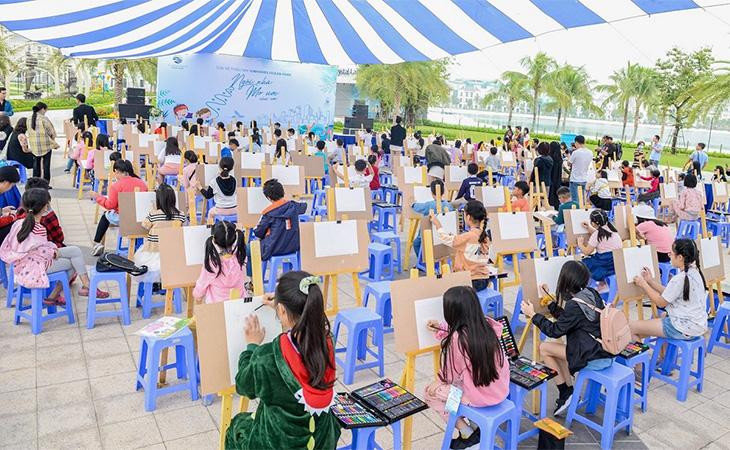 Cư dân nhí Vinhomes Ocean Park trổ tài làm hoạ sĩ trong cuộc thi “Ngôi nhà mơ ước của em” Cư dân nhí Vinhomes Ocean Park trổ tài làm hoạ sĩ trong cuộc thi “Ngôi nhà mơ ước của em”
