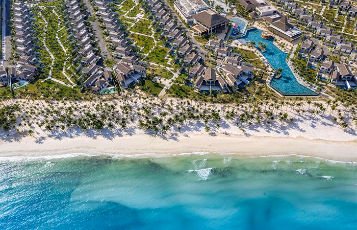 Rosewood Hotel Group vừa ghi danh vào bộ sưu tập những thương hiệu lớn tại Bãi Kem. (Ảnh: Ngô Nhật Hoàng)