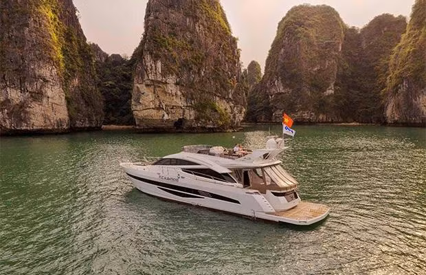 Thưởng lãm kỳ quan trên du thuyền cao cấp (Ảnh Huy Đoàn)